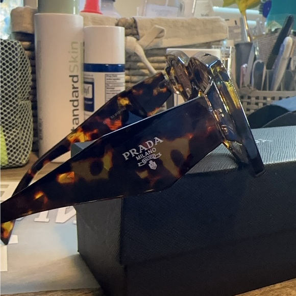 Sunglasses 08YS - Picture 2 of 2